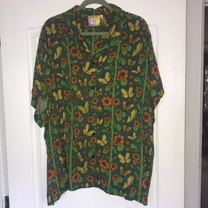 NWOT Butterfly Pantry Top